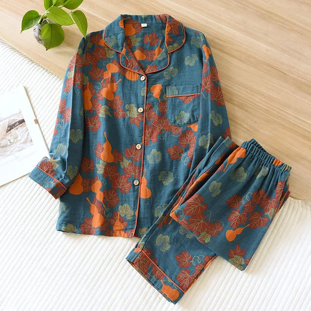 "Weiches, langärmliges Damen-Pyjama-Set, bequem, stilvoll geschnitten, in sanften Farben, ideal für jede Jahreszeit"