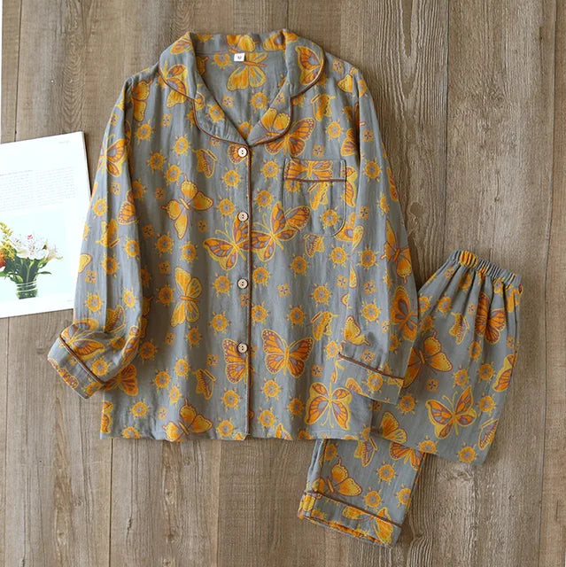 "Weiches, langärmliges Damen-Pyjama-Set, bequem, stilvoll geschnitten, in sanften Farben, ideal für jede Jahreszeit"