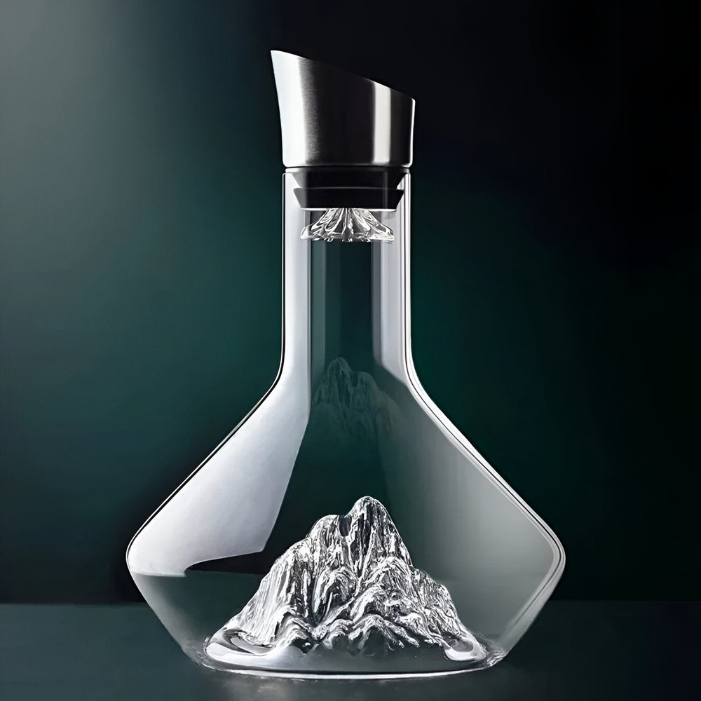 "Weindekanter aus Kristall im Eisberg-Design, elegant, bleifrei, ideal für stilvolles Weinservieren und Aromaerhalt."