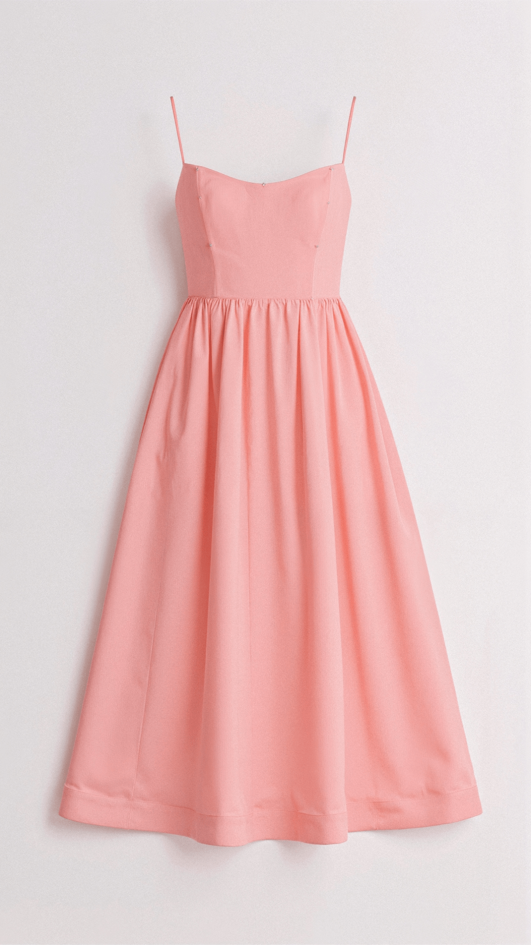 Weißes fließendes Midikleid für Damen, luftig leicht und elegant, ideal für vielseitige Anlässe und feminine Looks.