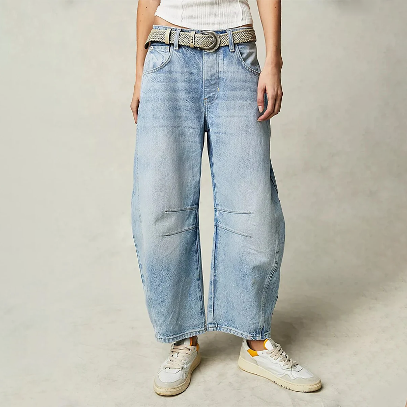 Weite Damenjeans in Blau, hoher Bund, lässiger Schnitt für Komfort und stilvolle Silhouette, perfekt vielseitig kombinierbar.
