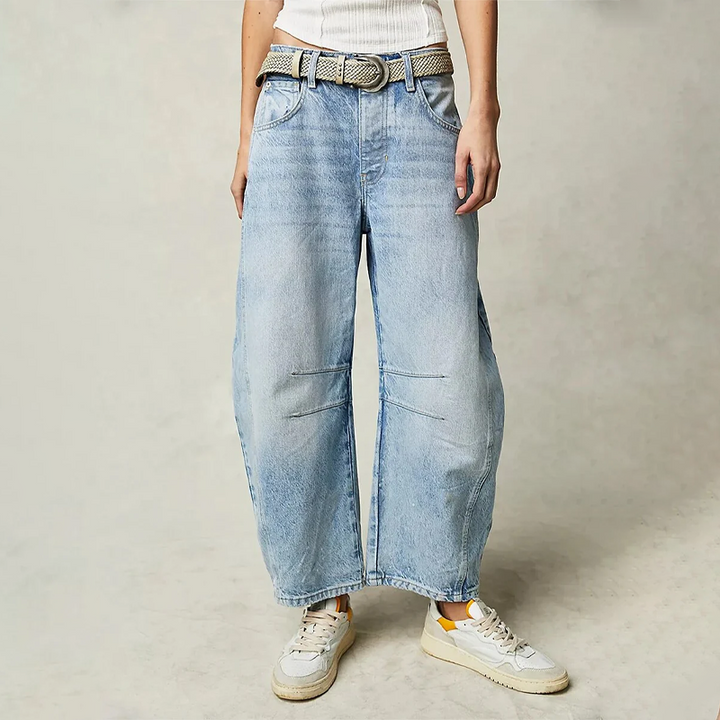 Weite Damenjeans in Blau, hoher Bund, lässiger Schnitt für Komfort und stilvolle Silhouette, perfekt vielseitig kombinierbar.