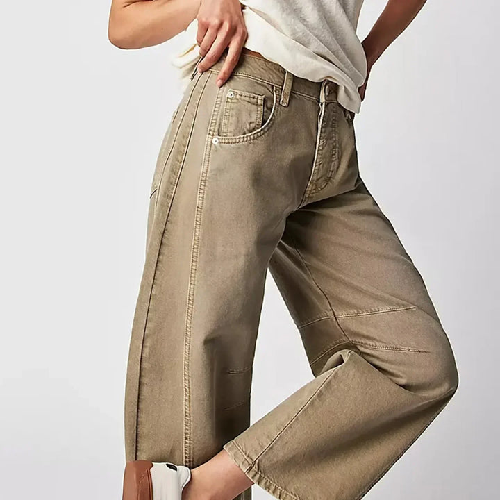 Weite Damenjeans in Blau, hoher Bund, lässiger Schnitt für Komfort und stilvolle Silhouette, perfekt vielseitig kombinierbar.