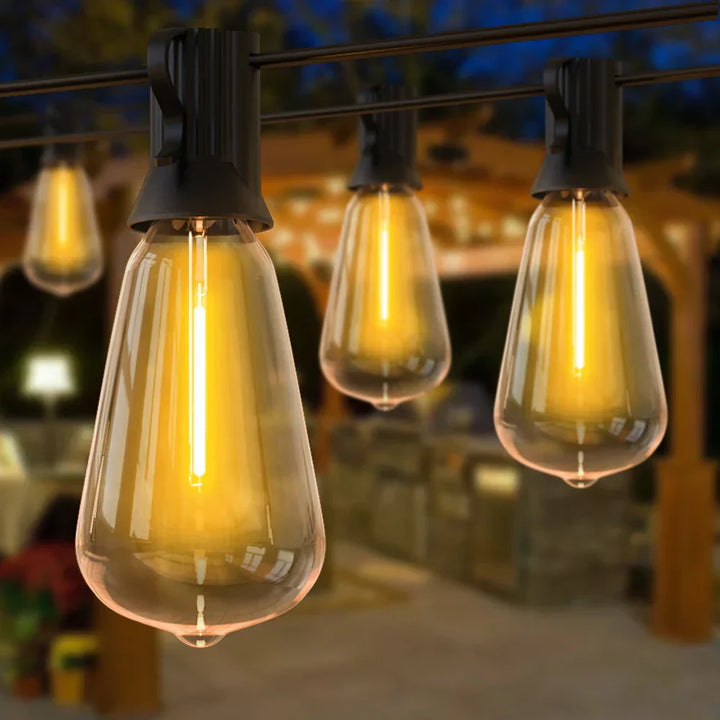 "Wetterfeste LED-Lichterkette, 15M & 30M, leuchtend im Garten bei Nacht, energieeffizient, für Außenbereich geeignet."