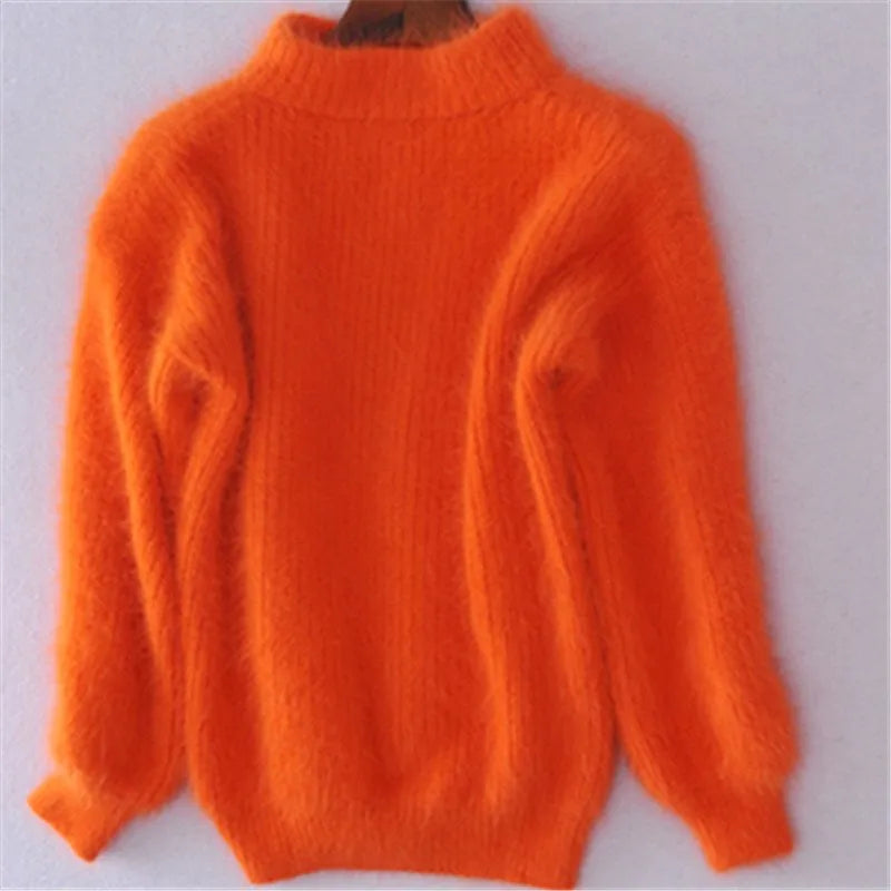 Winterlicher Angora Damenpullover, weich flauschig, hellblau, aus luxuriöser Angorawolle, elegantes Design, klassischer Schni