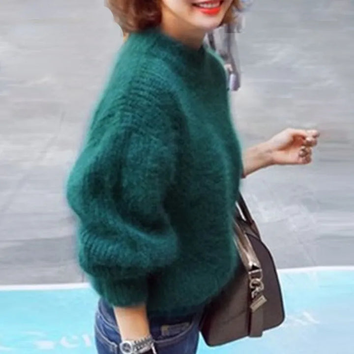 Winterlicher Angora Damenpullover, weich flauschig, hellblau, aus luxuriöser Angorawolle, elegantes Design, klassischer Schni