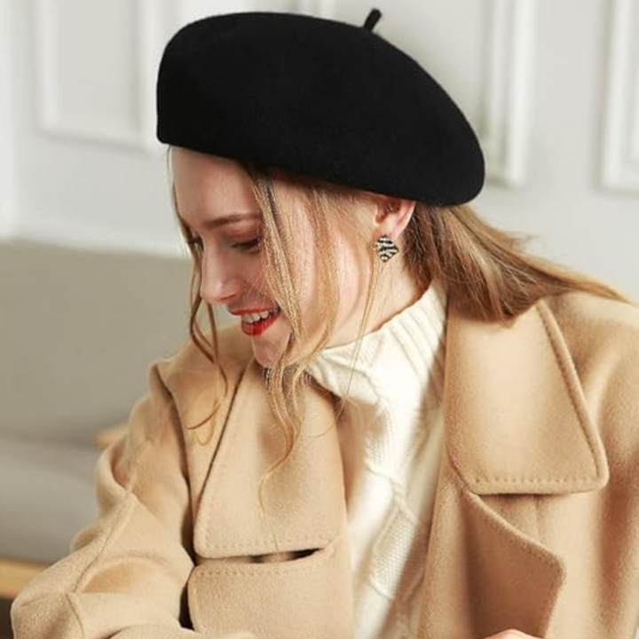 "Woll-Baskenmütze, zeitloses Design, in eleganter Farbe, aus weicher Wolle für warme Wintertage."