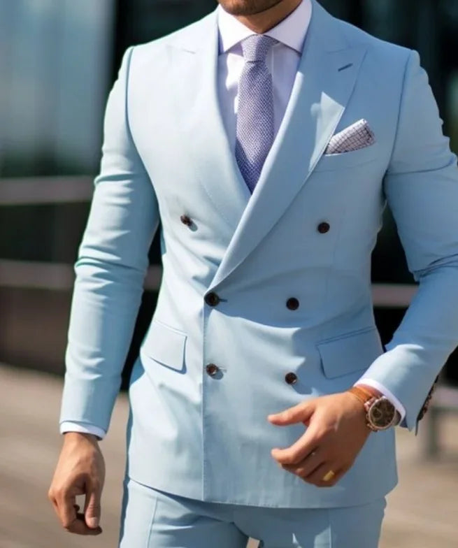 "Zweireihiger Slim-Fit Herrenanzug mit spitzem Revers, ideal für Hochzeiten; elegante, maßgeschneiderte Silhouette in stilvol