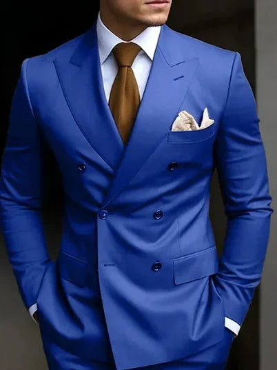 "Zweireihiger Slim-Fit Herrenanzug mit spitzem Revers, ideal für Hochzeiten; elegante, maßgeschneiderte Silhouette in stilvol