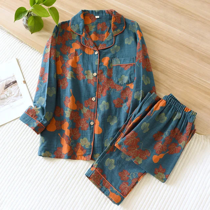 Zweiteiliges Damen-Pyjama-Set mit Blumenmuster, weiches Material, femininer Look, ideal für komfortable Nächte.