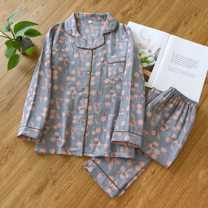 Zweiteiliges Damen-Pyjama-Set mit Blumenmuster, weiches Material, femininer Look, ideal für komfortable Nächte.