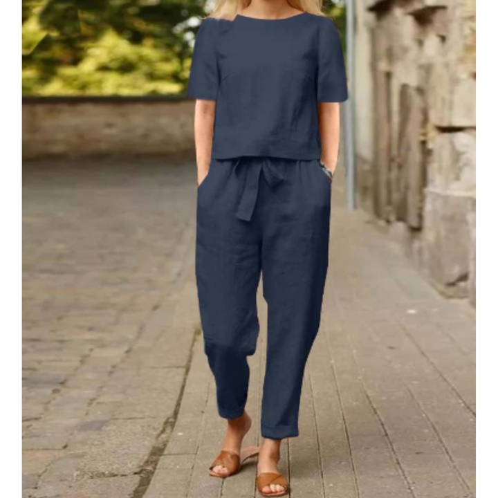 Zweiteiliges Damen Sommer Set mit eleganter Kurzarmbluse und fließenden Haremshosen, ideal für stilvolle Ausflüge.
