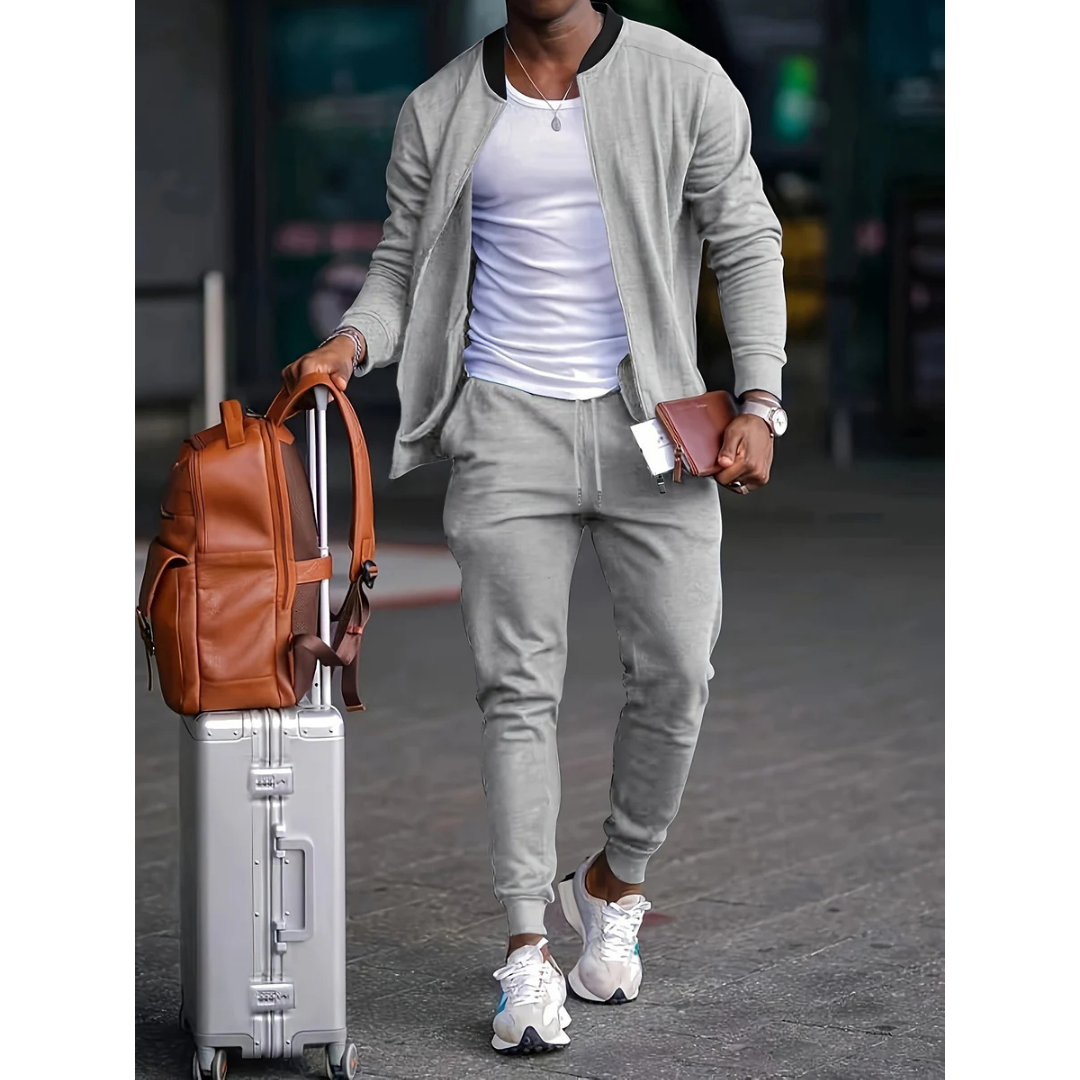 "Zweiteiliges Herren Set, lässiges Shirt und Hose in bequemem Design. Ideal für Freizeit, komfortabel und stilvoll."