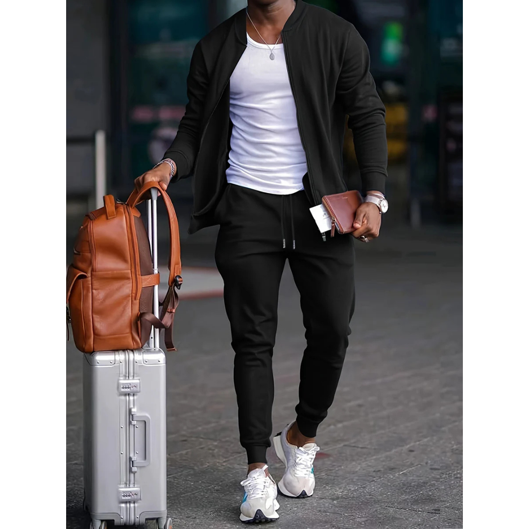 "Zweiteiliges Herren Set, lässiges Shirt und Hose in bequemem Design. Ideal für Freizeit, komfortabel und stilvoll."